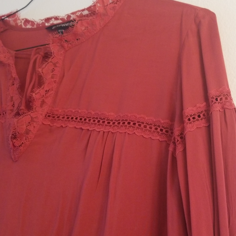 Lace lined blouse - Picture 3 of 3